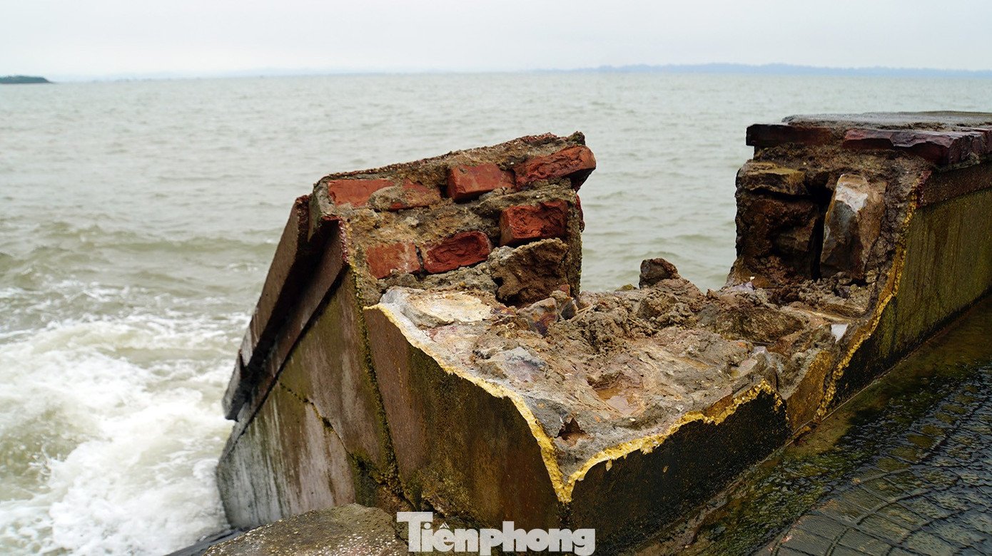 Bờ kè biển Đồ Sơn vỡ vụn sau nhiều cơn bão dữ - 16