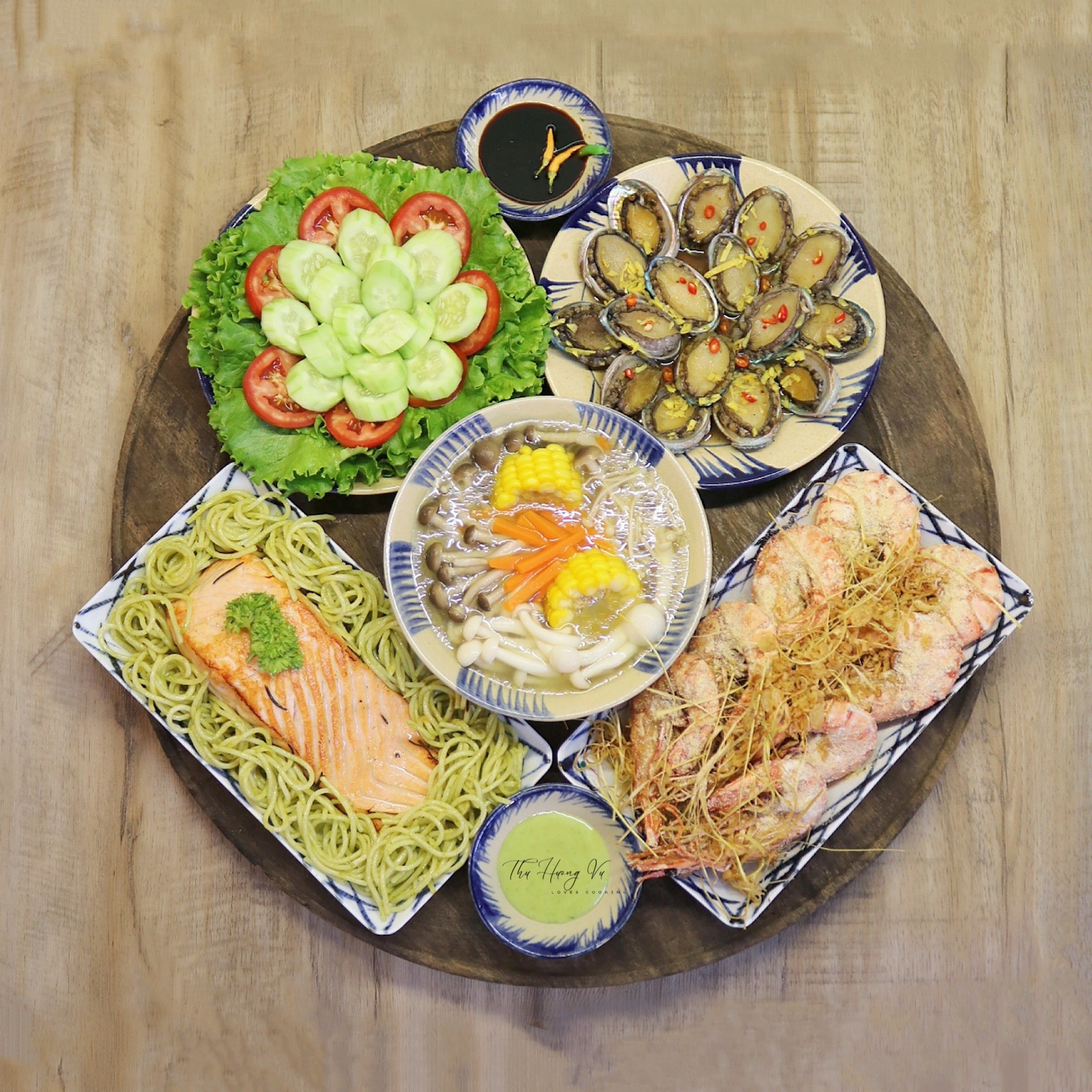 Tôm rang muối - Cá hồi sốt pesto - Bào ngư sốt - Canh nấm rau củ - Salad