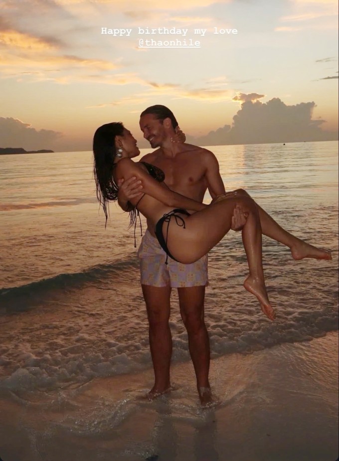 Romain Leclef đăng khoảnh khắc lãng mạn bên Thảo Nhi Lê để mừng sinh nhật bạn gái.