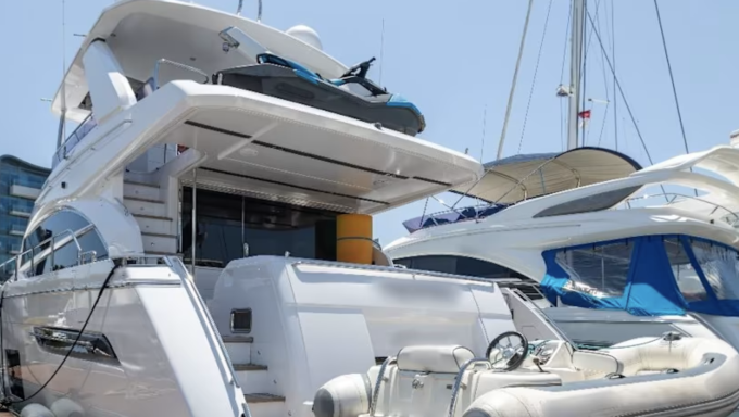 Một du thuyền bị cảnh sát ban hành lệnh cấm xử lý. Ảnh: Lực lượng Cảnh sát Singapore