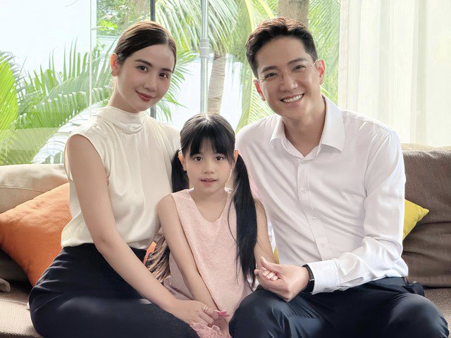 Phan Minh Huyền mới đây lại khiến khán giả yêu thích với vai Ngân - vợ Chí Nhân trong phim giờ vàng "Cách em 1 milimet". Cặp đôi có nhiều cảnh đối diễn cao trào và tạo sức hút lớn với người xem.