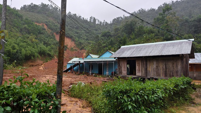 Cận cảnh ngôi làng ở Đà Nẵng bị lũ quét như làng Nủ - 11