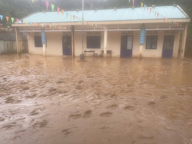 Bùn đất xếp lớp