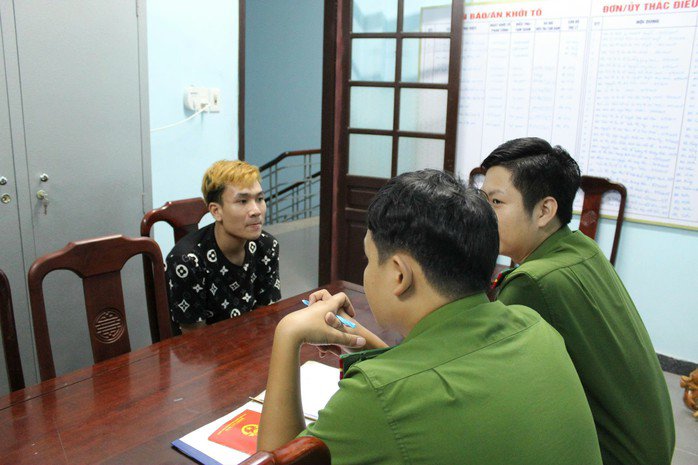 Đối tượng Nguyễn Anh Tuấn Vũ, người "mượn thẳng" điện thoại iPhone 16 Plus để đi bán. Ảnh: Phan Bé.