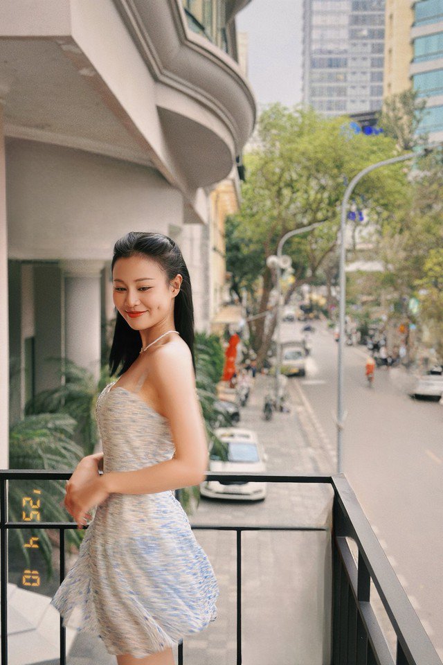 Lúc lại dịu dàng tươi mát như nàng thơ nhẹ nhàng.