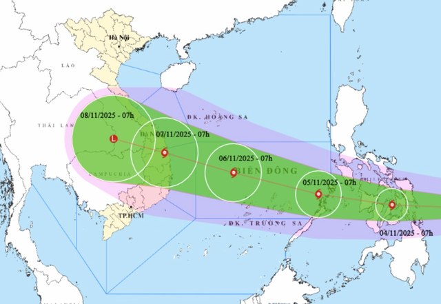 Bão Kalmaegi giật cấp 15 đang di chuyển về sát Biển Đông. Ảnh: NCHMF