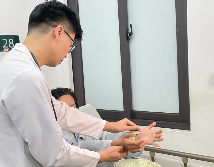 Nữ sinh 18 tuổi bị đột quỵ được cấp cứu kịp thời, hiện đang hồi phục tốt