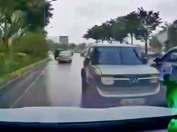 Phạt 19 triệu đồng nữ tài xế điều khiển ô tô đi ngược chiều trên đường Võ Chí Công - 1