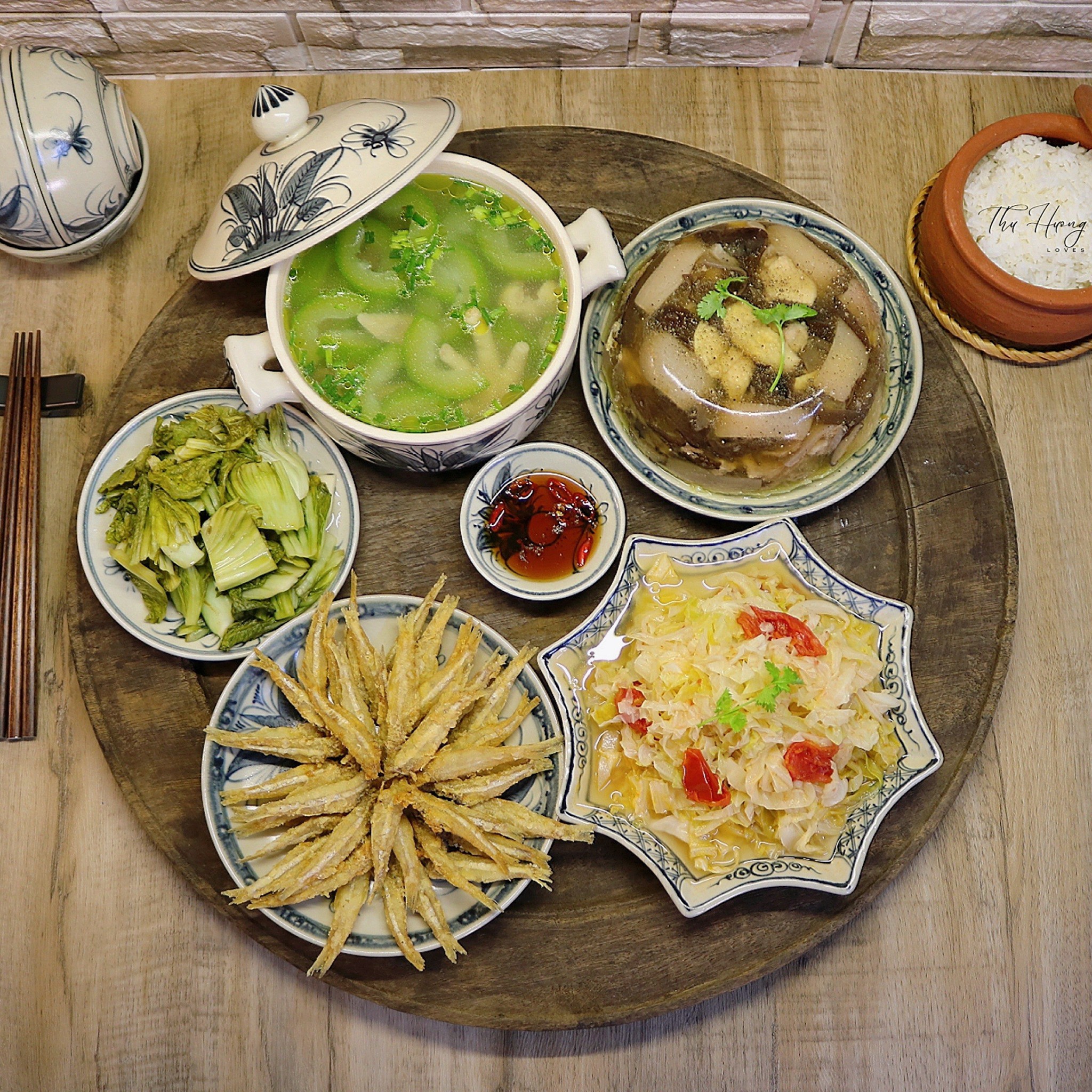 Thịt đông gà - Cá cơm chiên giòn - Bắp cải xào - Canh bí xanh