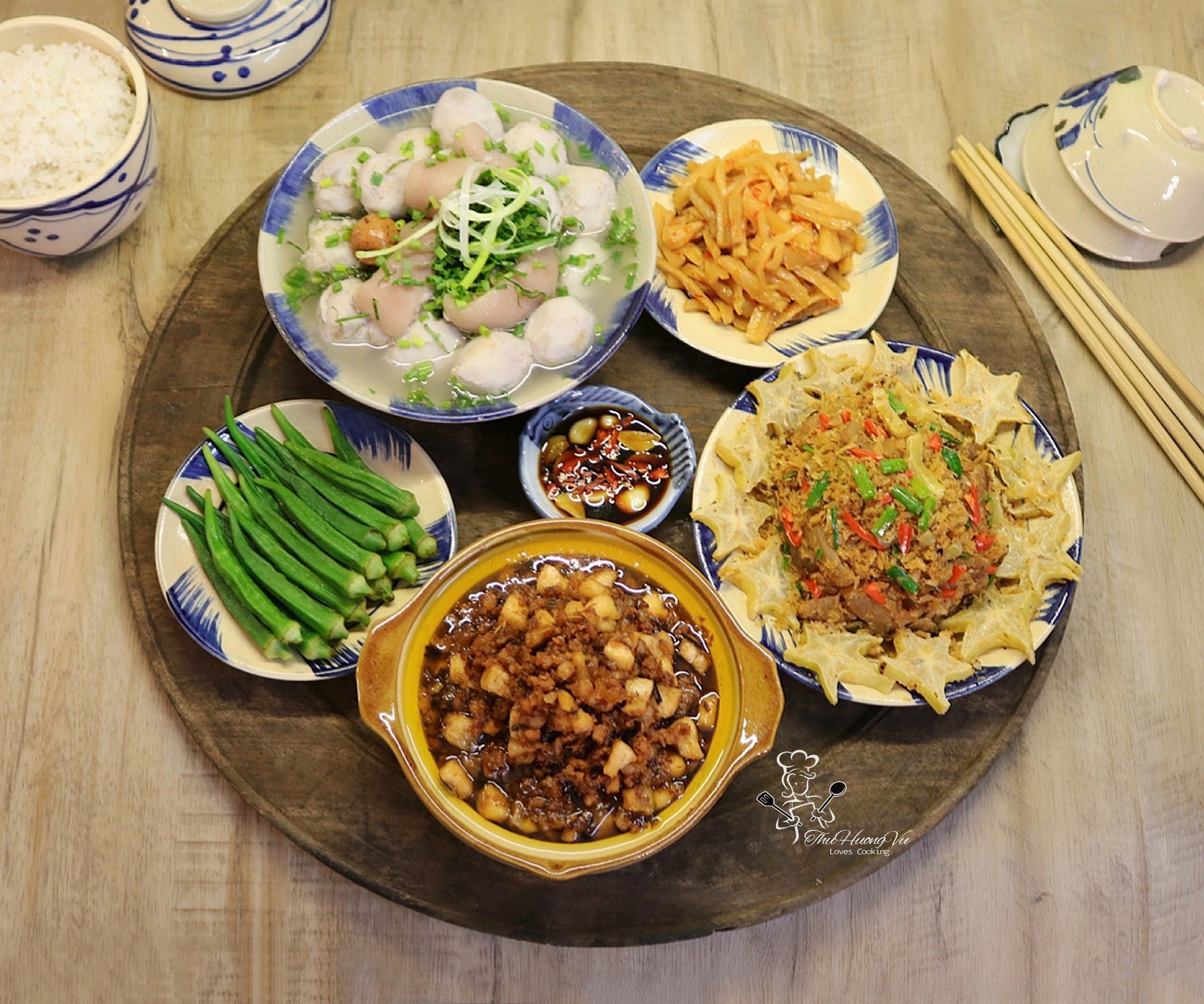 Thịt chưng mắm tép - Tép moi xào khế chua - Canh móng giò nấu khoai sọ - Củ cải khô dầm - Đậu bắp luộc