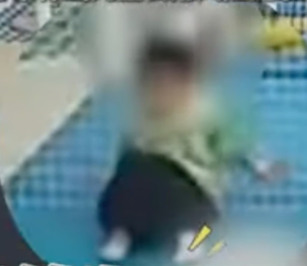 Bé trai tử vong vì vừa chơi đùa vừa uống trà sữa - 2