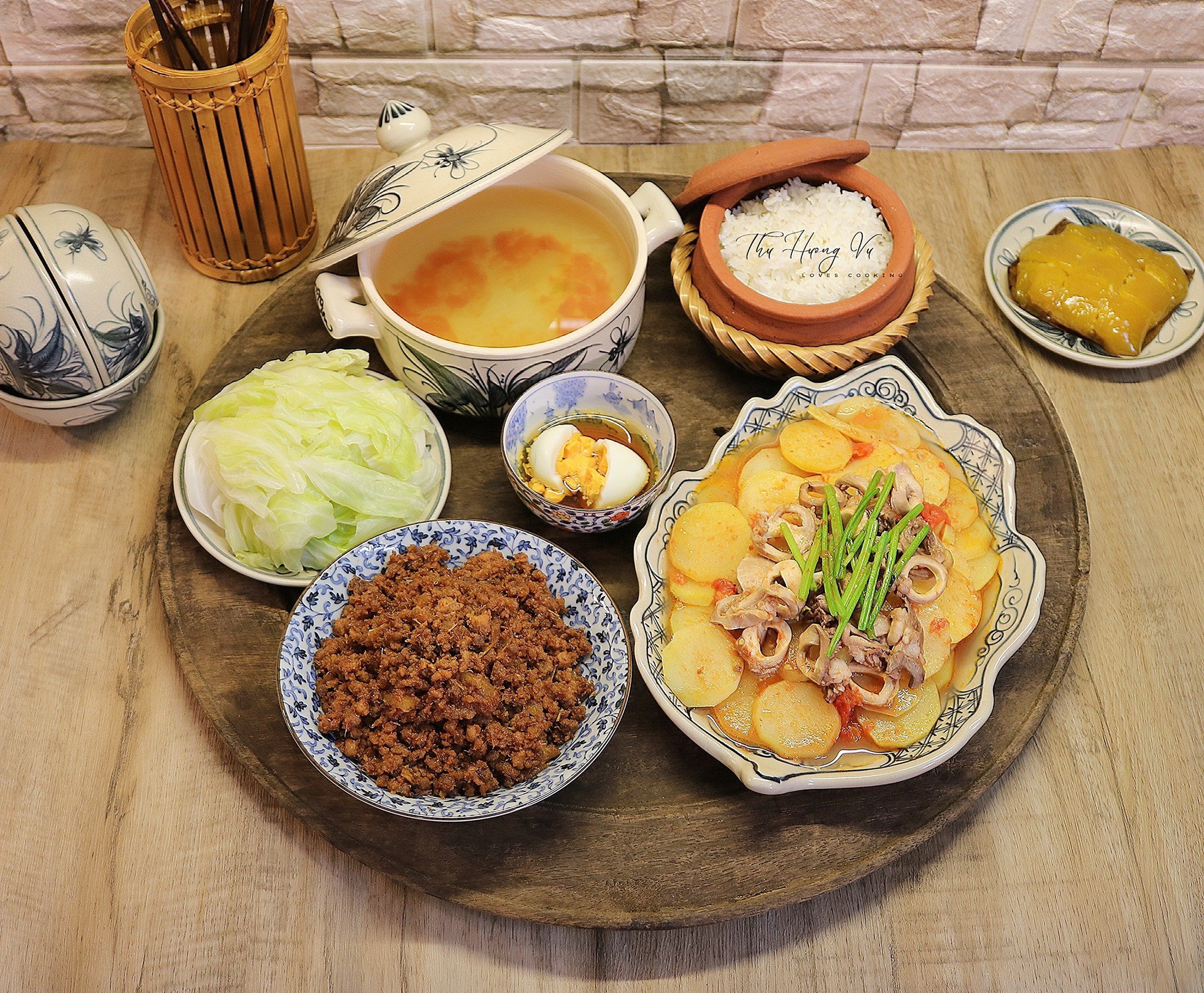 Khoai tây xào tim bò - Mắm tép chưng thịt - Bắp cải luộc