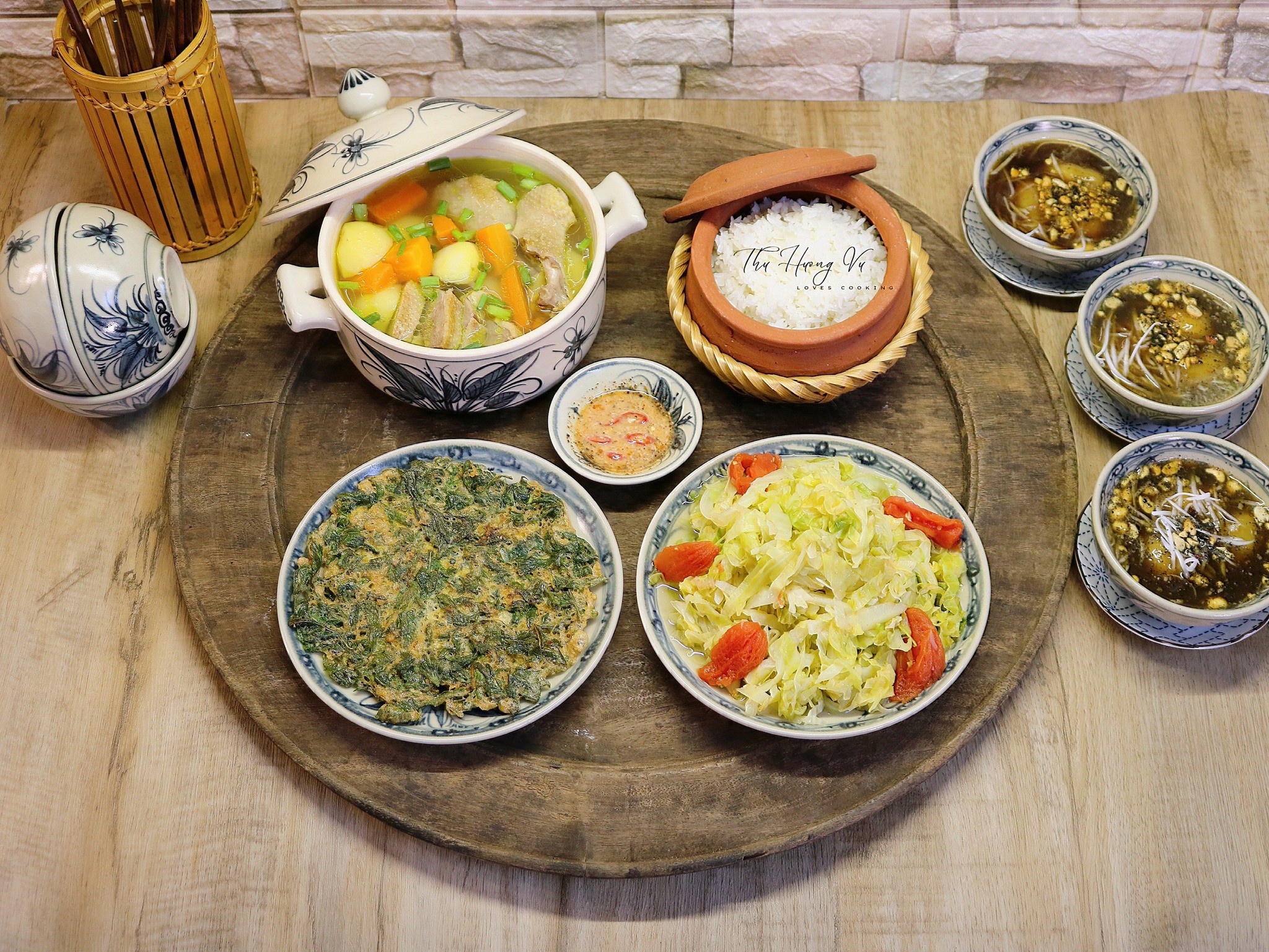 Trứng tráng ngải cứu - Canh ngan hầm khoai tây - Bắp cải xào - Bánh trôi tàu