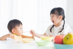 Mẹ đừng quên tiêm vắc-xin 6 trong 1 đúng lịch, đủ liều để bảo vệ bé yêu trọn vẹn trước 6 bệnh nguy hiểm