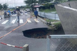 Tin tức trong ngày - Đà Nẵng: Hố tử thần rộng 4 mét xuất hiện trên đường