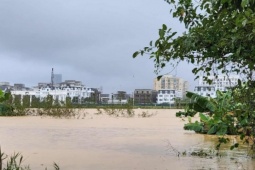 Hơn 3.000 người ở Huế phải sơ tán, nước sông Bồ vượt mốc lũ lịch sử