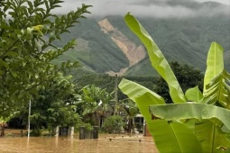 Cuộc đời người cha nghèo khép lại, 4 con nhỏ bơ vơ sau trận sạt lở kinh hoàng