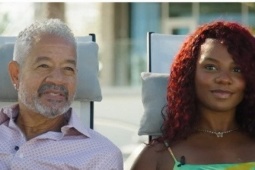 Ông lão U80 yêu mẹ đơn thân kém 46 tuổi, tặng loạt quà xa xỉ