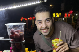 Anh chàng Bắc Phi nấu cơm Việt khéo léo khiến dân mạng thốt lên kinh ngạc