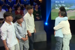 Bạn trẻ - Cuộc sống - Phút đoàn tụ đẫm nước mắt của người anh bỏ rơi em trai tại bệnh viện