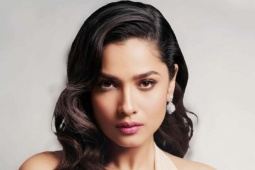 Diễn viên Ấn Độ tiết lộ thức uống giúp da căng bóng