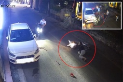 Clip: Ninja lao thẳng vào ô tô vì nhìn điện thoại & pha giúp đỡ dở khóc dở cười