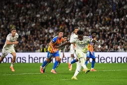 Mbappe "tặng" penalty, Vinicius sút hỏng: Thống kê chỉ ra lý do Alonso không vui