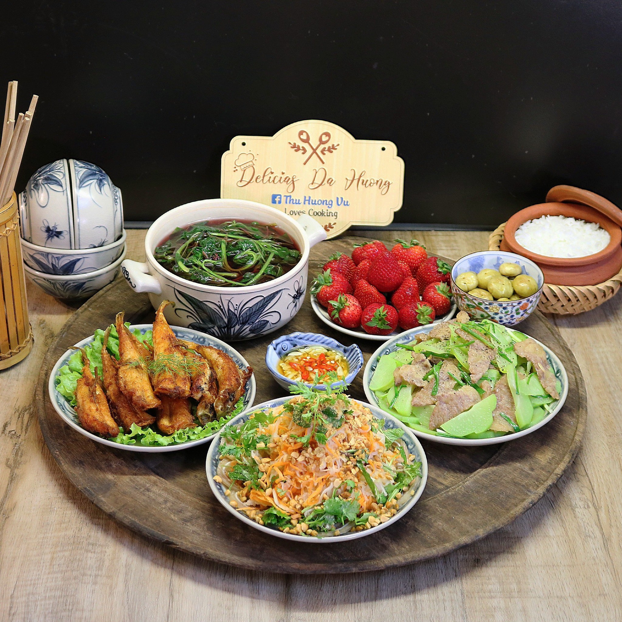 Cá đùi gà rán - Su su xào - Nộm tai heo - Canh rau dền