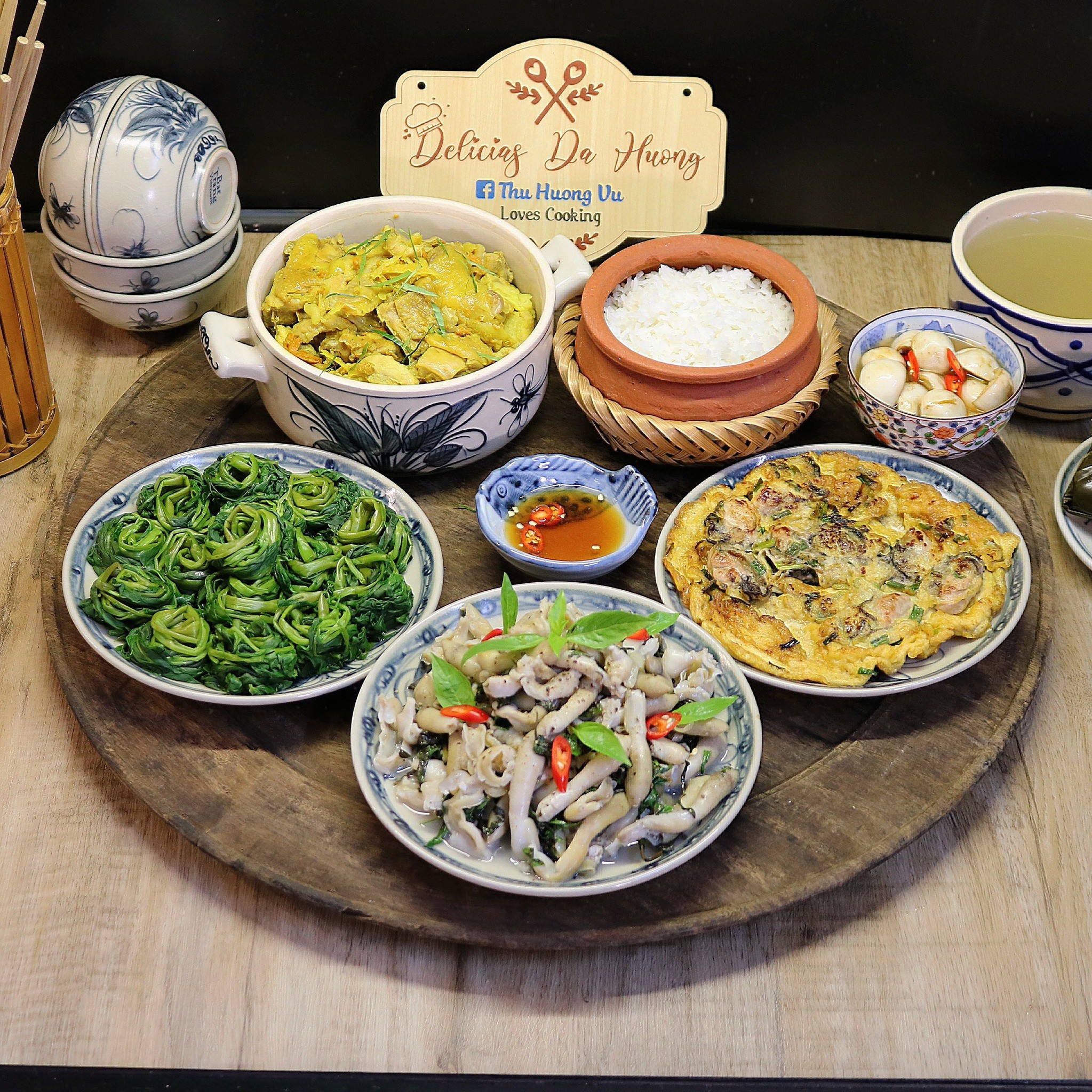 Ốc móng tay xào húng quế - Trứng tráng hàu - Gà ta rang gừng - Rau muống luộc