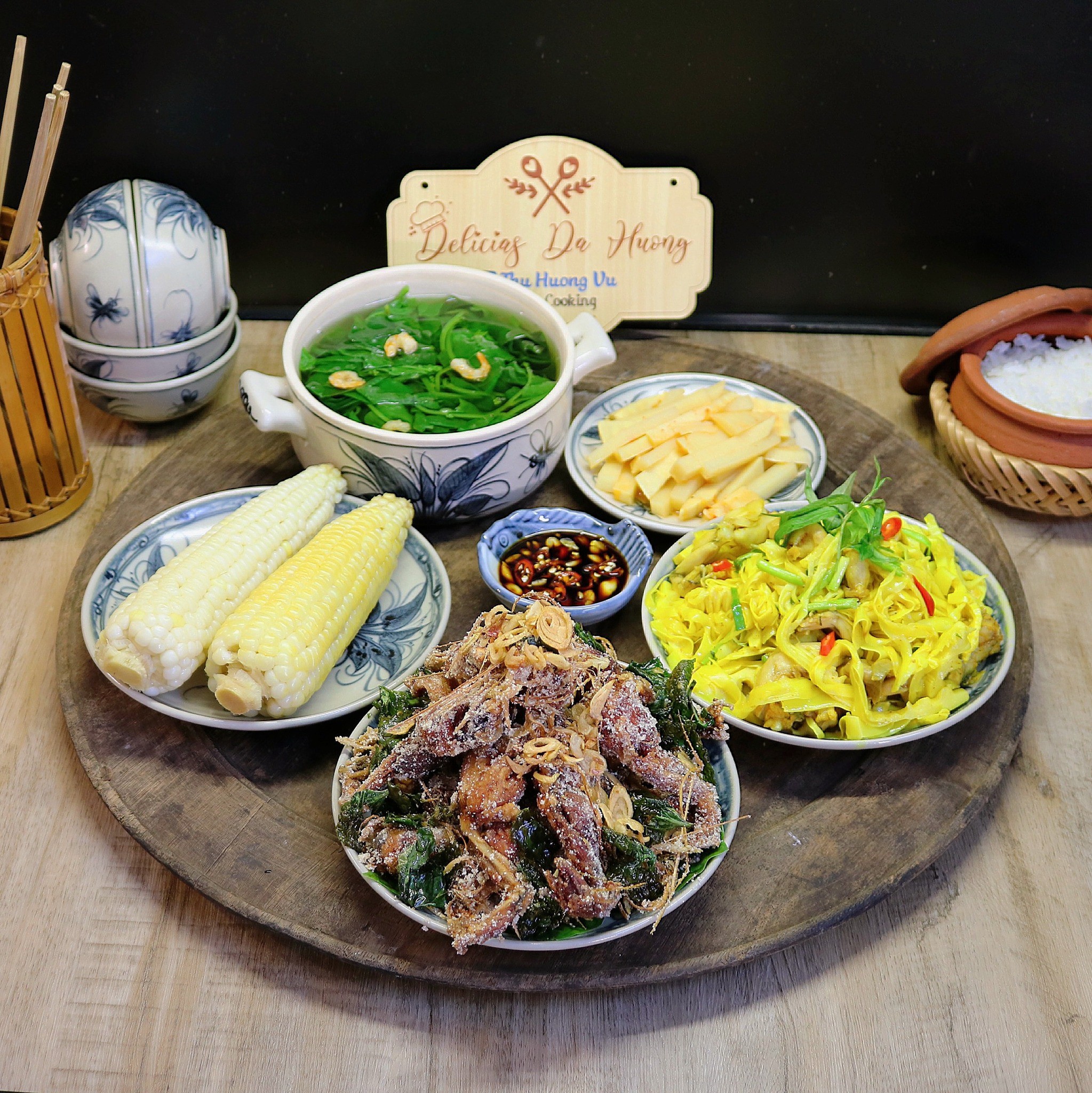 Ếch đồng rang muối - Ếch xào măng - Canh rau mồng tơi - Măng ngâm