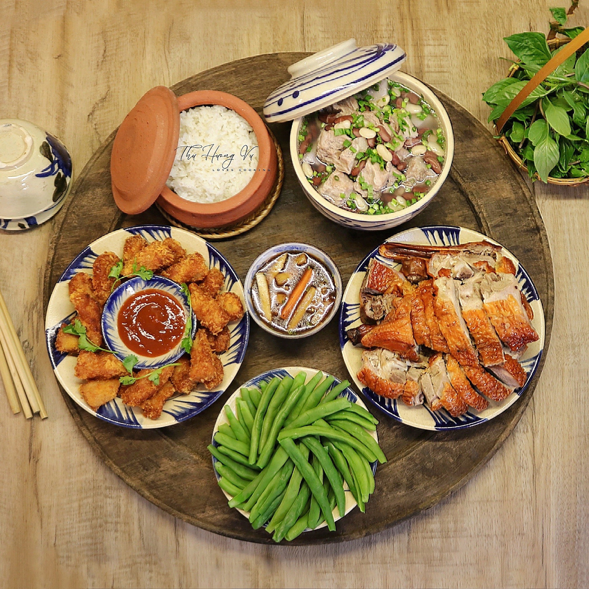 Ngan quay ngũ vị - Nem chua rán - Canh sườn hầm đậu - Đậu cove luộc