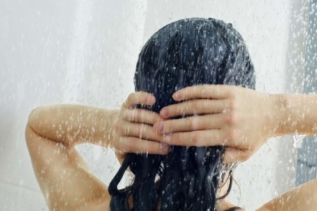 4 việc làm khi tắm dễ gây đột quỵ