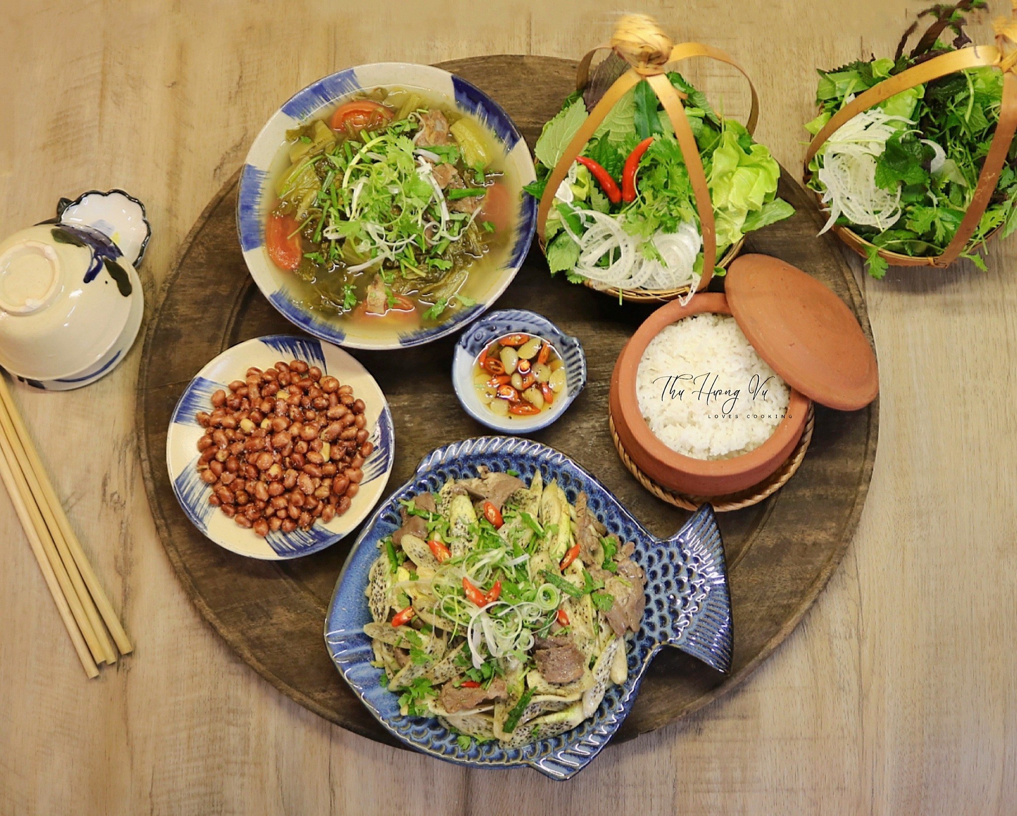 Củ niễng xào thịt bò - Canh diềm thăn bò nấu dưa chua - Lạc rang mặn