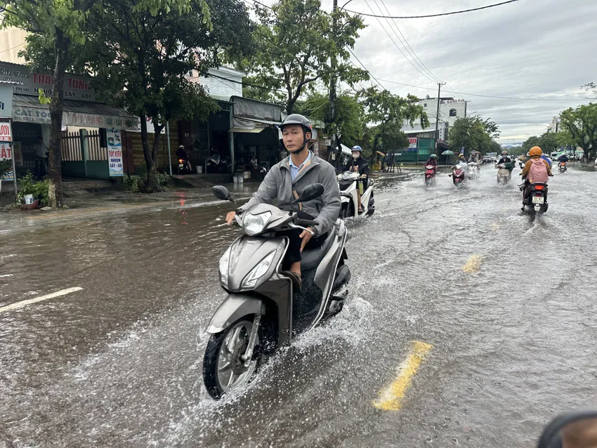 Đường Tôn Đức Thắng (giáp ranh phường Hương Trà và Tam Kỳ).