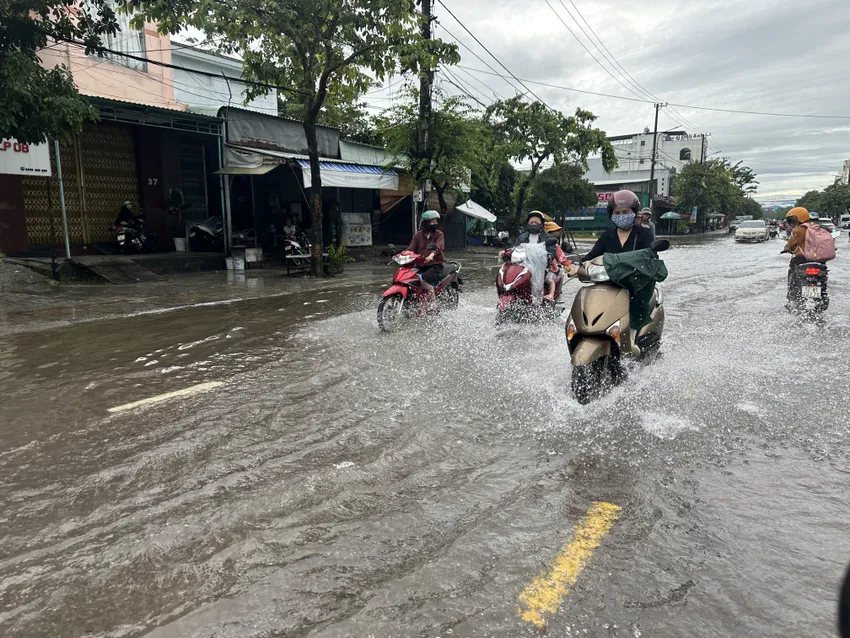Đường Tôn Đức Thắng (giáp ranh phường Hương Trà và Tam Kỳ).