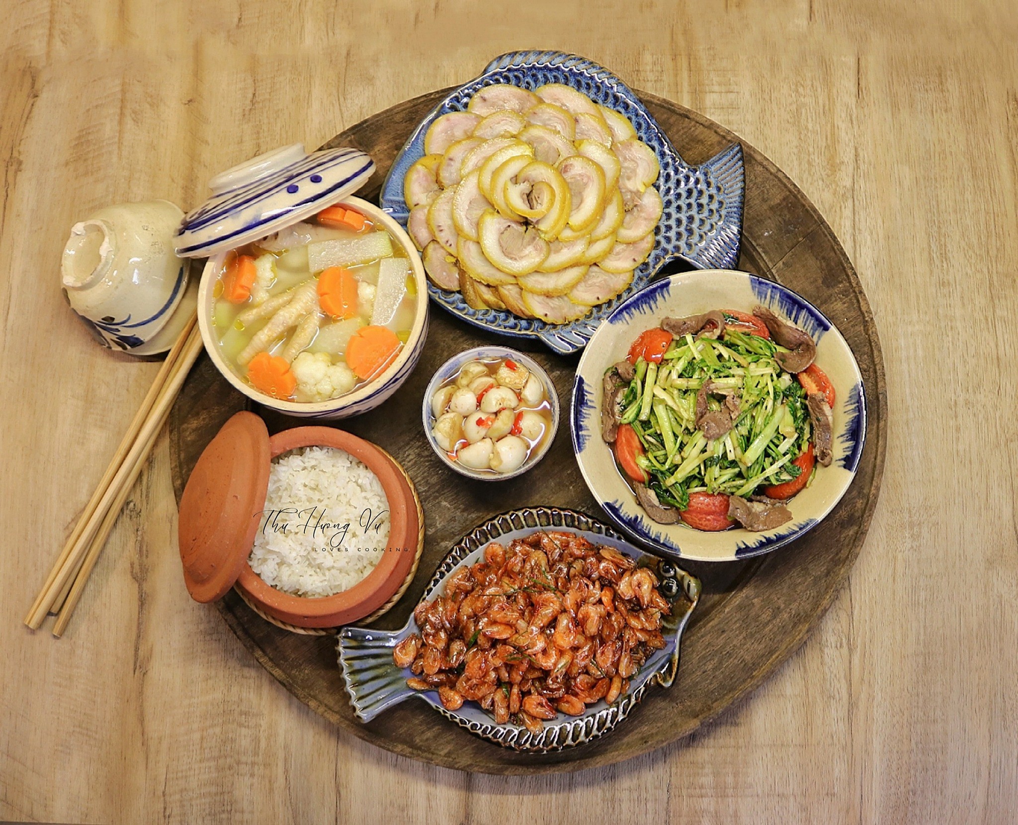 Mũi heo luộc - Rau cần xào - Tôm rang - Canh rau củ nấu nước hầm gà