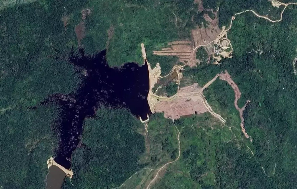 Các hồ chứa nước trên núi ở khu vực xảy ra sự cố nhìn từ Google Earth.