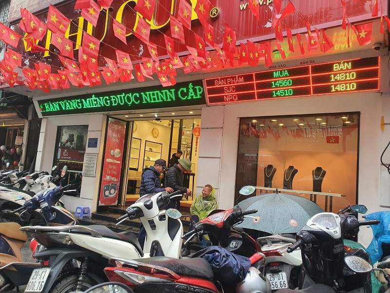 Đầu giờ sáng, giá vàng miếng SJC và vàng nhẫn được điều chỉnh giảm.