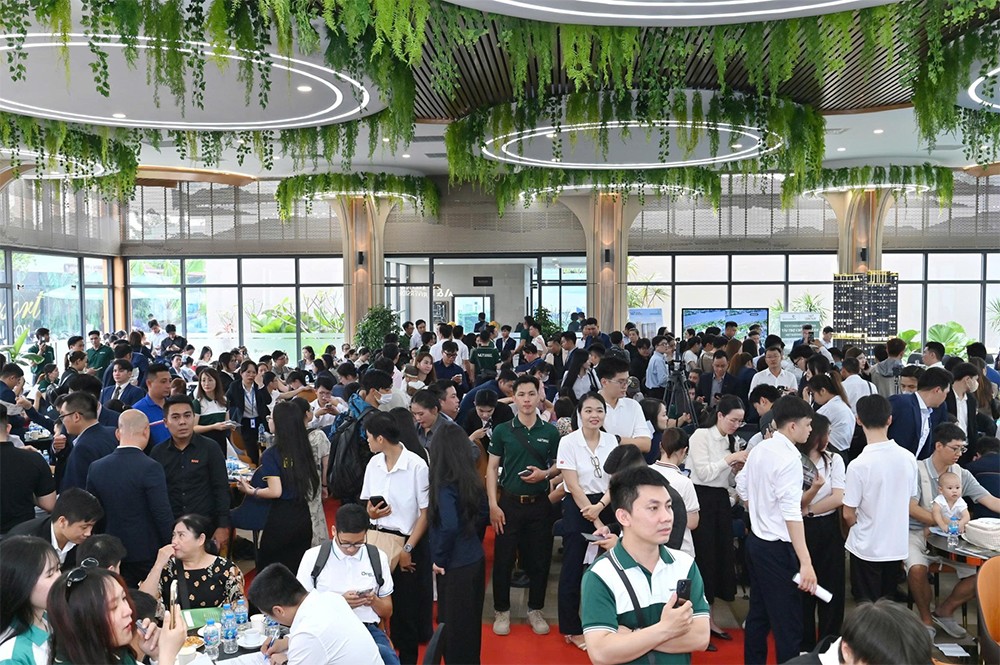 Hàng ngàn khách hàng đã đến tham quan trải nghiệm căn hộ mẫu dự án A&T Saigon Riverside vào sự kiện khai trương