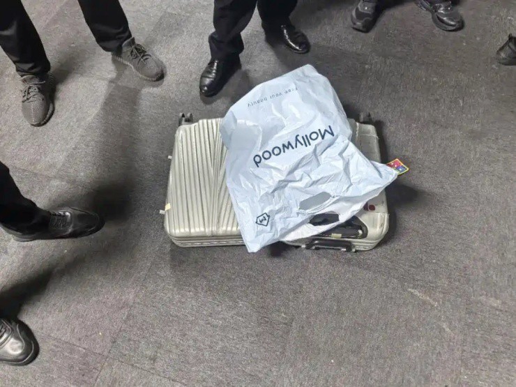 Vali lạ chứa gần 3 tỷ tiền mặt, cảnh sát căng thẳng, kết quả dở khóc dở cười - 1