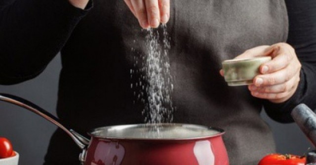 8 loại thực phẩm đang âm thầm "đánh cắp" canxi làm tăng nguy cơ loãng xương