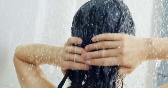 4 việc làm khi tắm dễ gây đột quỵ