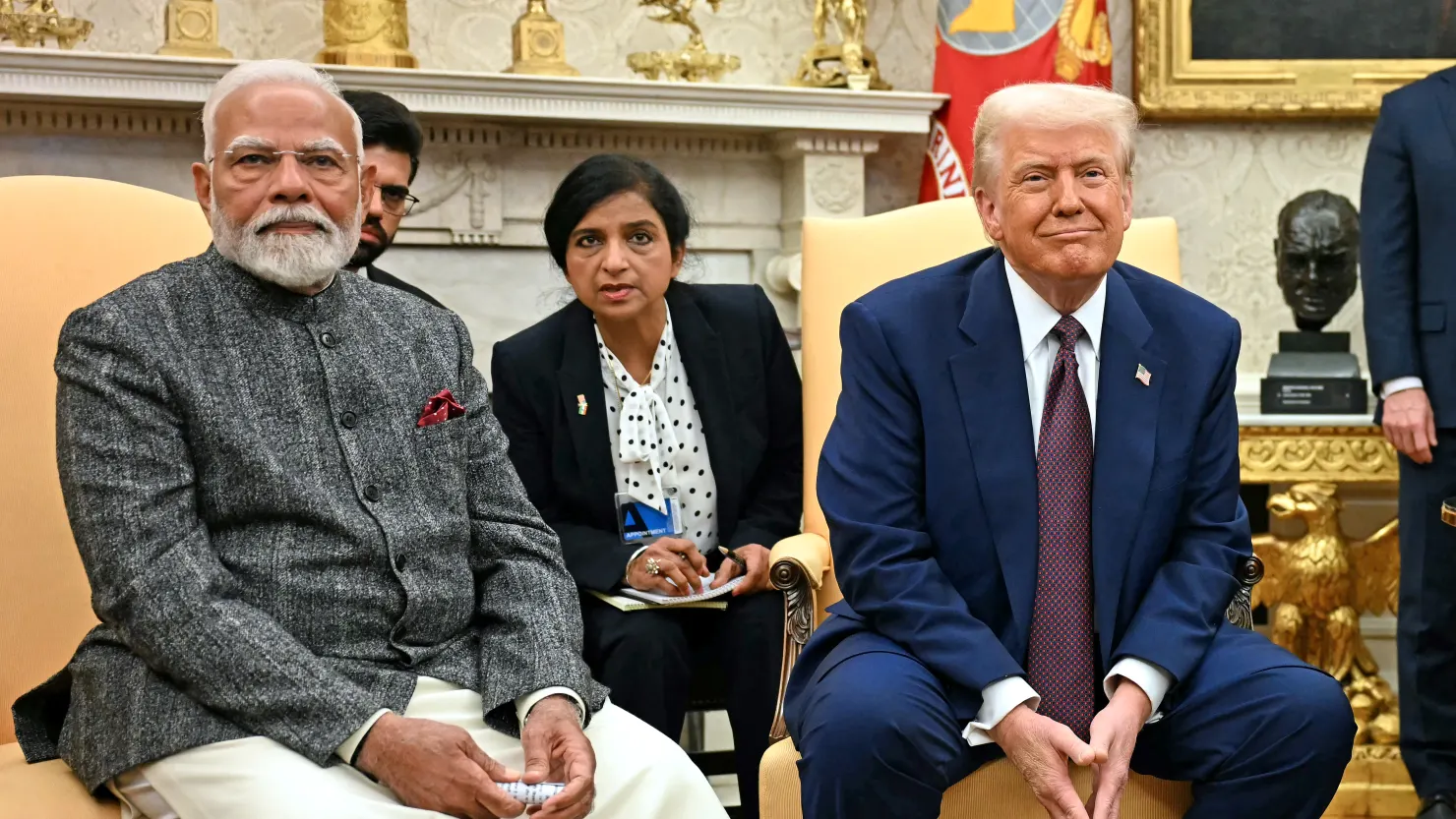 Tổng thống Hoa Kỳ Donald Trump gặp Thủ tướng Ấn Độ Narendra Modi tại Phòng Bầu dục của Nhà Trắng ở Washington, DC, vào ngày 13/2/2025.