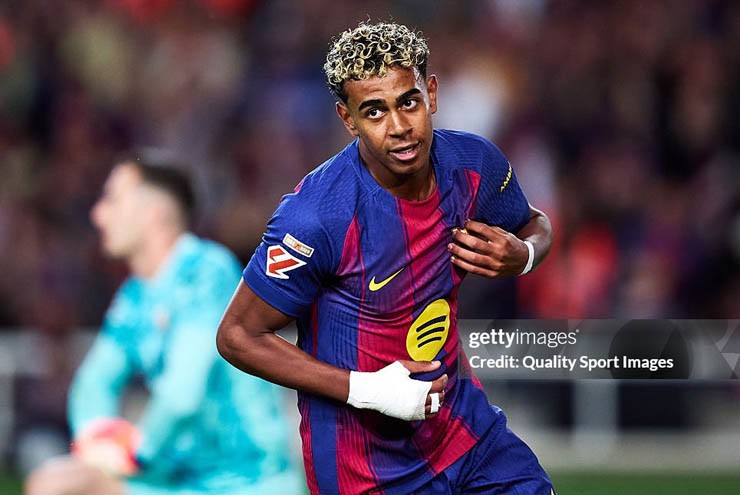 Yamal hiên ngang đối đầu dư luận