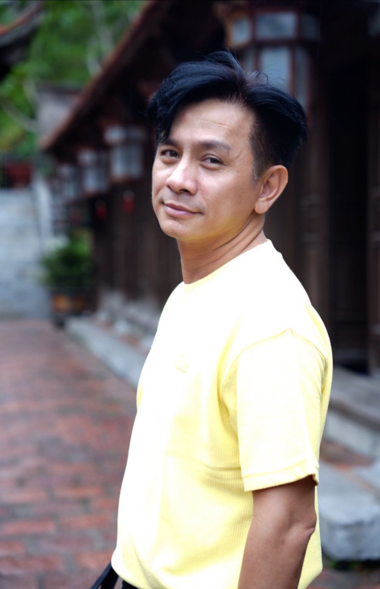 Đình Toàn miệt mài, sôi nổi với nghệ thuật và giữ cuộc sống bình dị, kín tiếng.&nbsp;