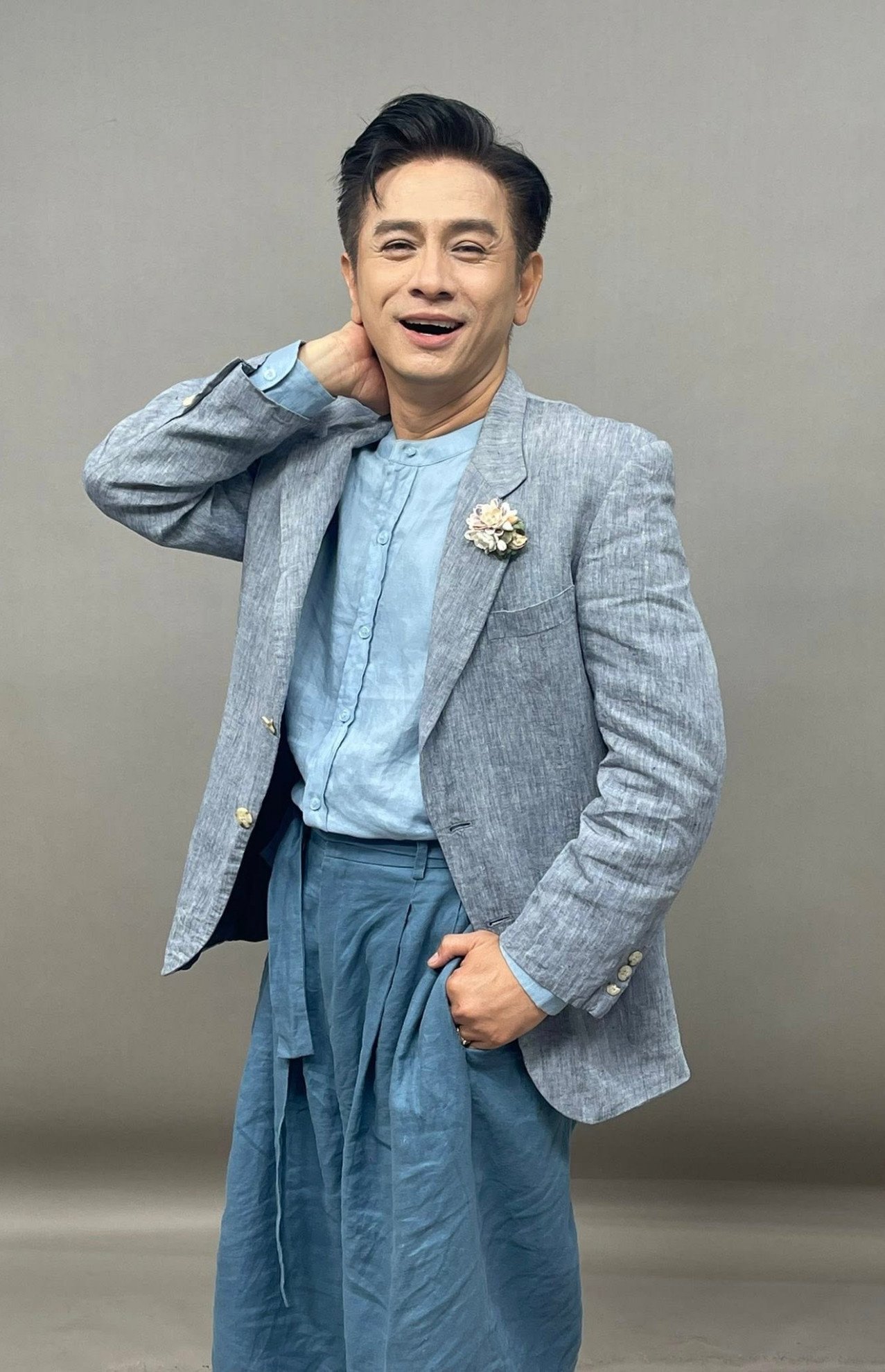 Đình Toàn miệt mài, sôi nổi với nghệ thuật và giữ cuộc sống bình dị, kín tiếng.&nbsp;