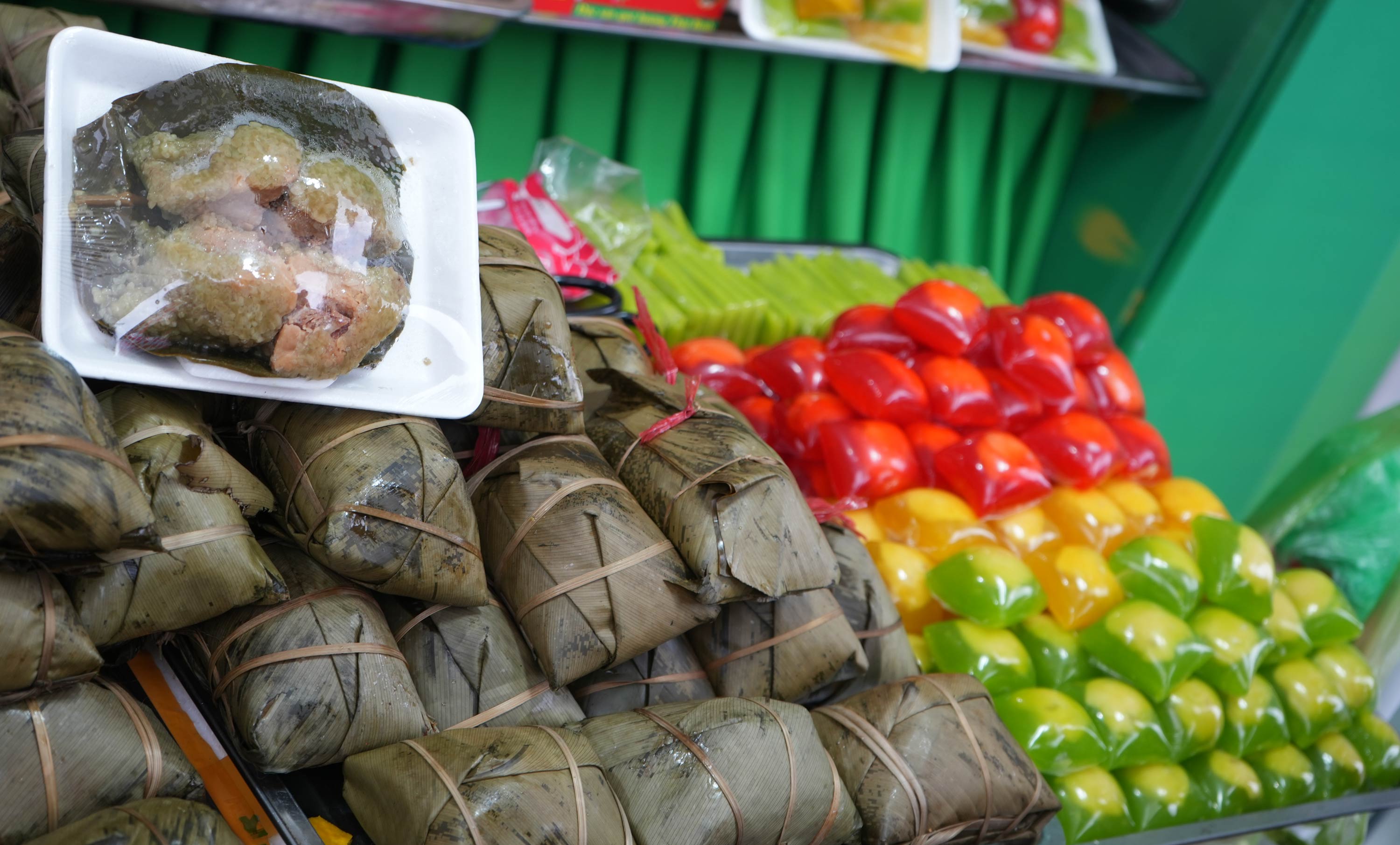 Bắc Ninh nổi tiếng với nhiều loại bánh trái mang hương vị truyền thống như: bánh phu thê; bánh nếp nhân đậu, nhân thịt; bánh gio, bánh chưng gù,...