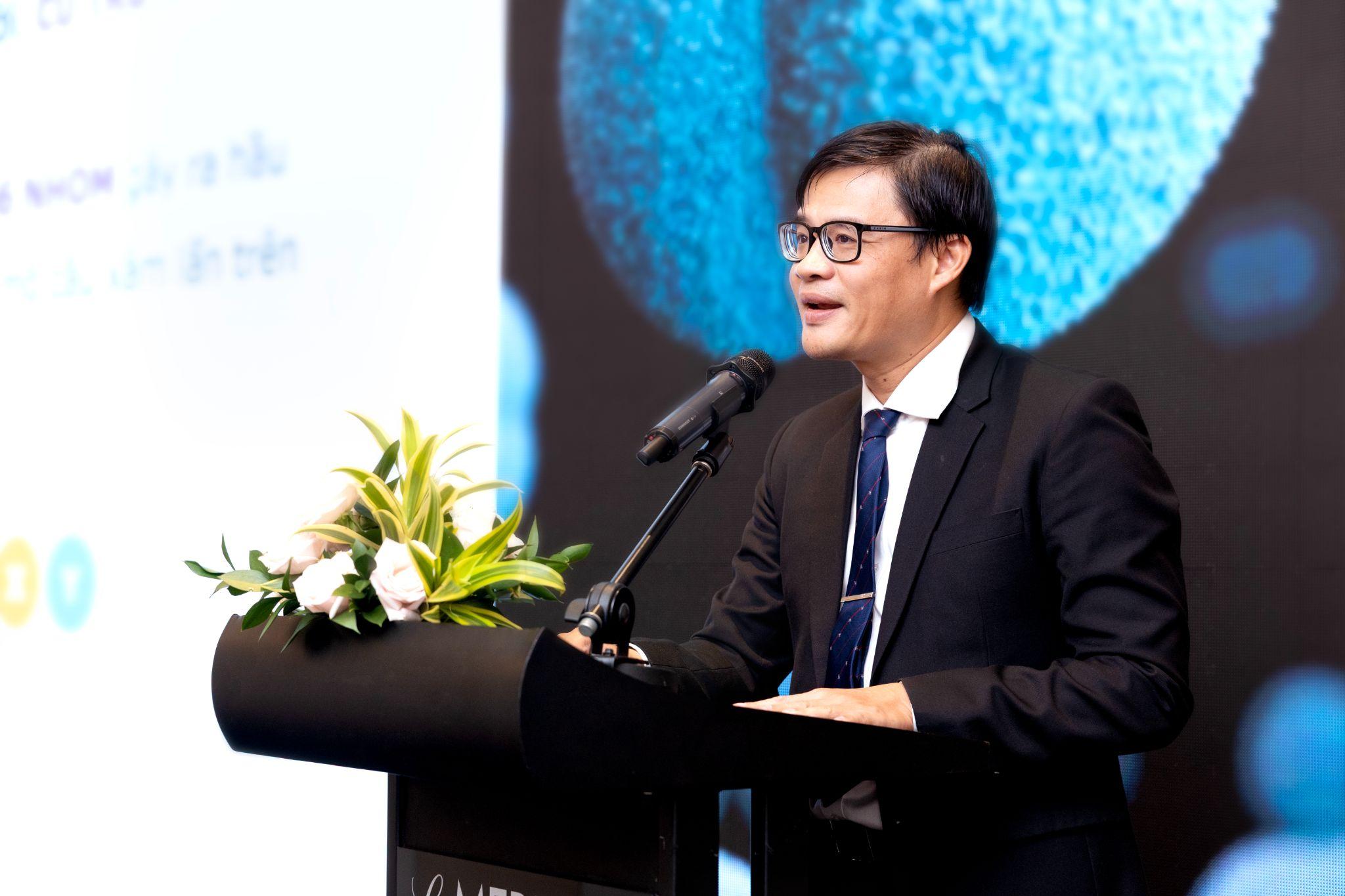 TS.BS. Nguyễn An Nghĩa, Phó khoa Nhiễm - Thần kinh, Bệnh viện Nhi đồng 1 (TP HCM) phát biểu tại buổi thảo luận - Ảnh: Nhân Lê