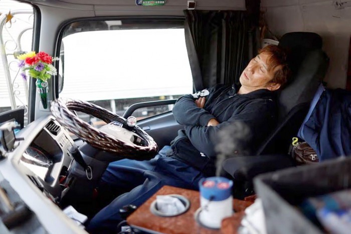 Nghỉ ngơi sau mỗi 4 tiếng lái xe được nhiều tài xế xe đường dài tuân thủ.