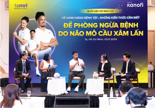 Flavio chia sẻ về hành trình vượt qua bệnh do não mô cầu tại Việt Nam ngày 3/11 - Ảnh: Nhân Lê